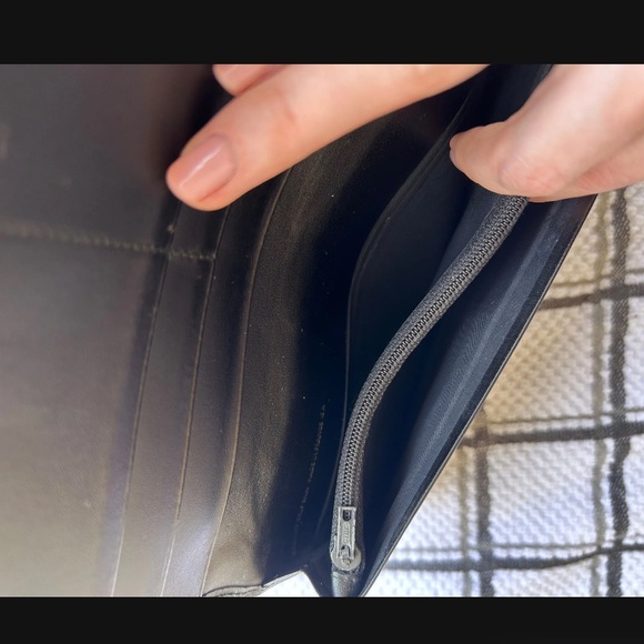 Dunhill Calf Skin Black and Gold Wallet - Picture 8 of 8